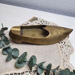 Antique Brass Indian Shoe Ashtray, Beautiful Condition and Hand Etched, 6 inches